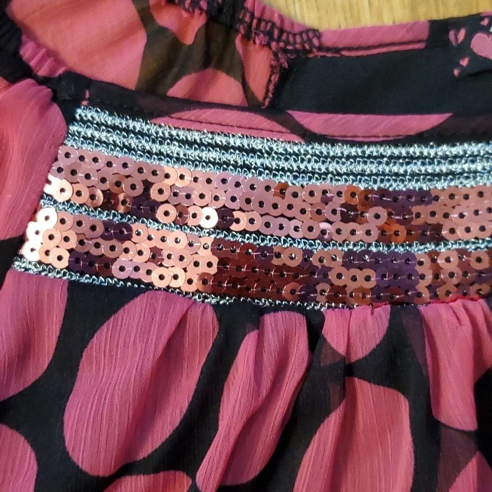 Tempted Pink‎ Polka Dot Sequin Flowy Top with Black Cherokee Pants Outfit